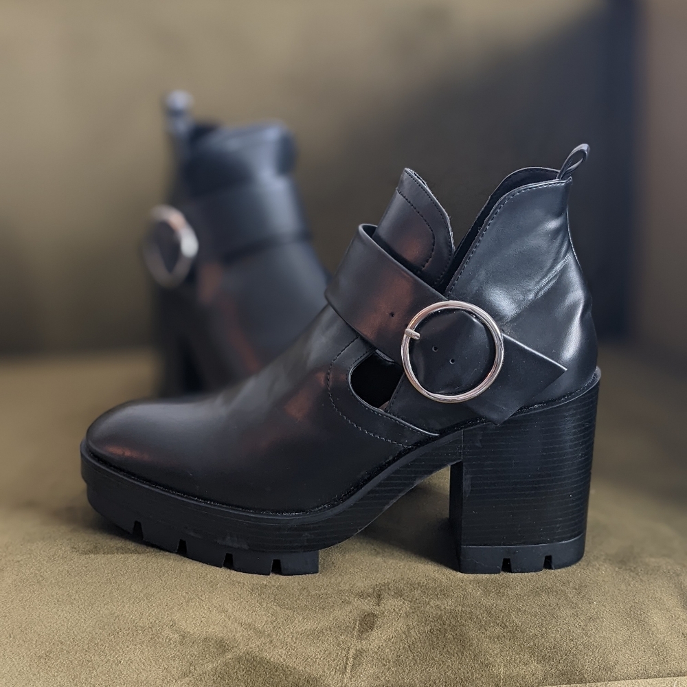 Size 11 Zara Chucky Heel Shoes
